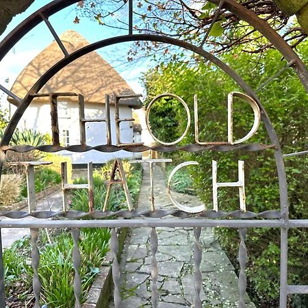 Beautiful Thatched Cottage With Outdoor Pool, Secure Garden, Dog & Family Friendly! Chichester Holiday Properties Bosham Exterior photo