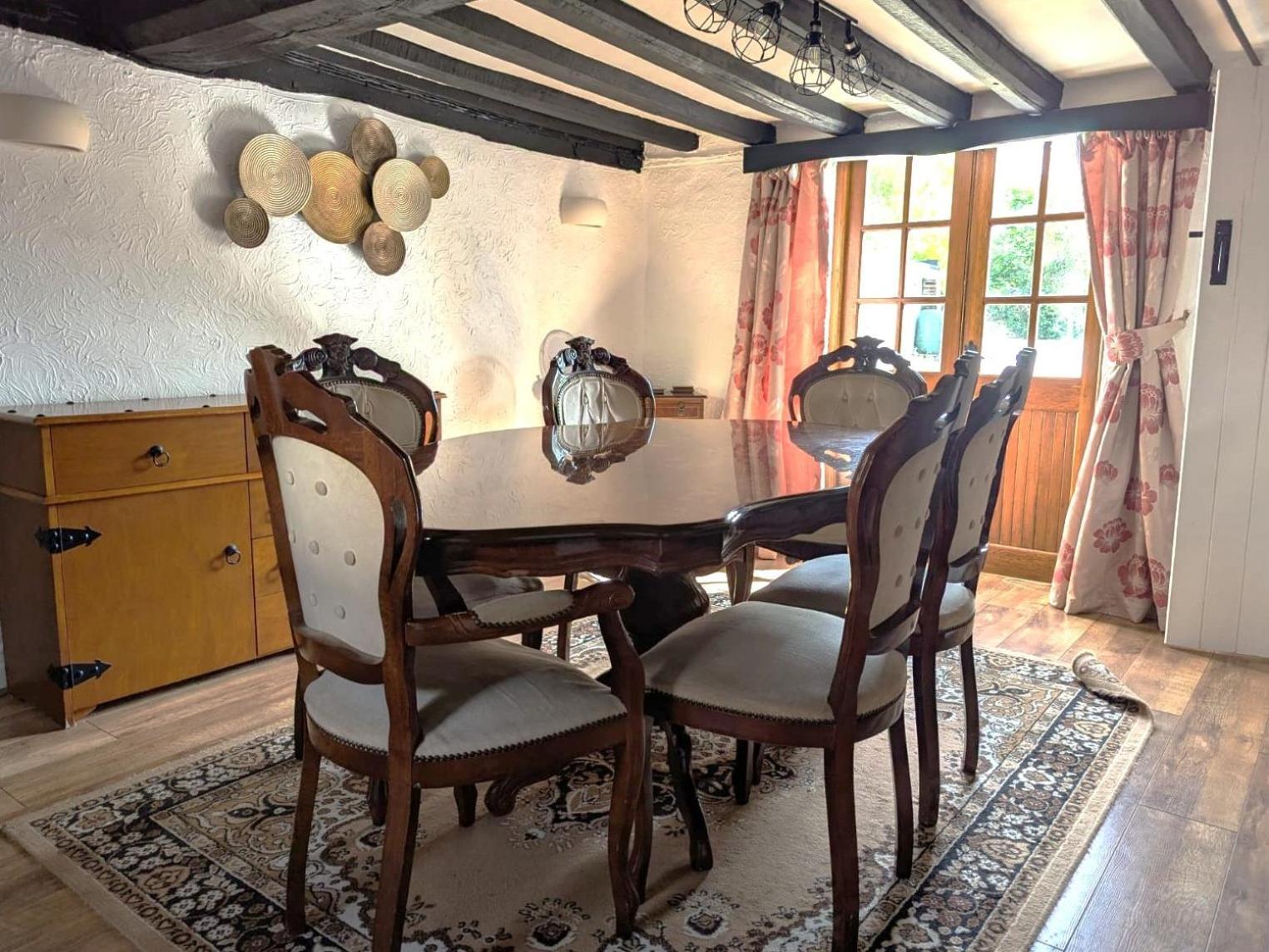 Beautiful Thatched Cottage With Outdoor Pool, Secure Garden, Dog & Family Friendly! Chichester Holiday Properties Bosham Exterior photo
